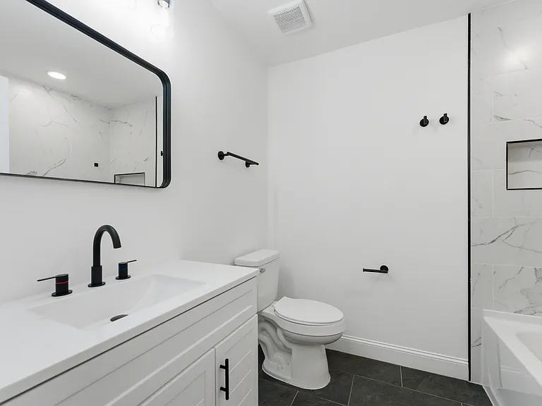 523 Biltmore St — Photo 16