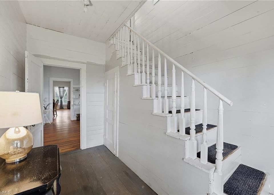 25th image of 985 Traphill Rd