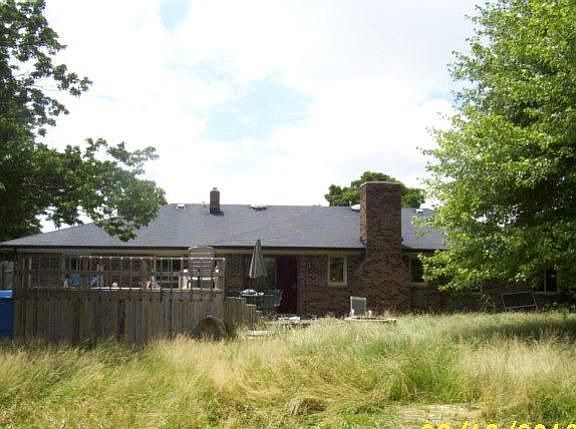 2nd image of 882 W Ashbourne Ln