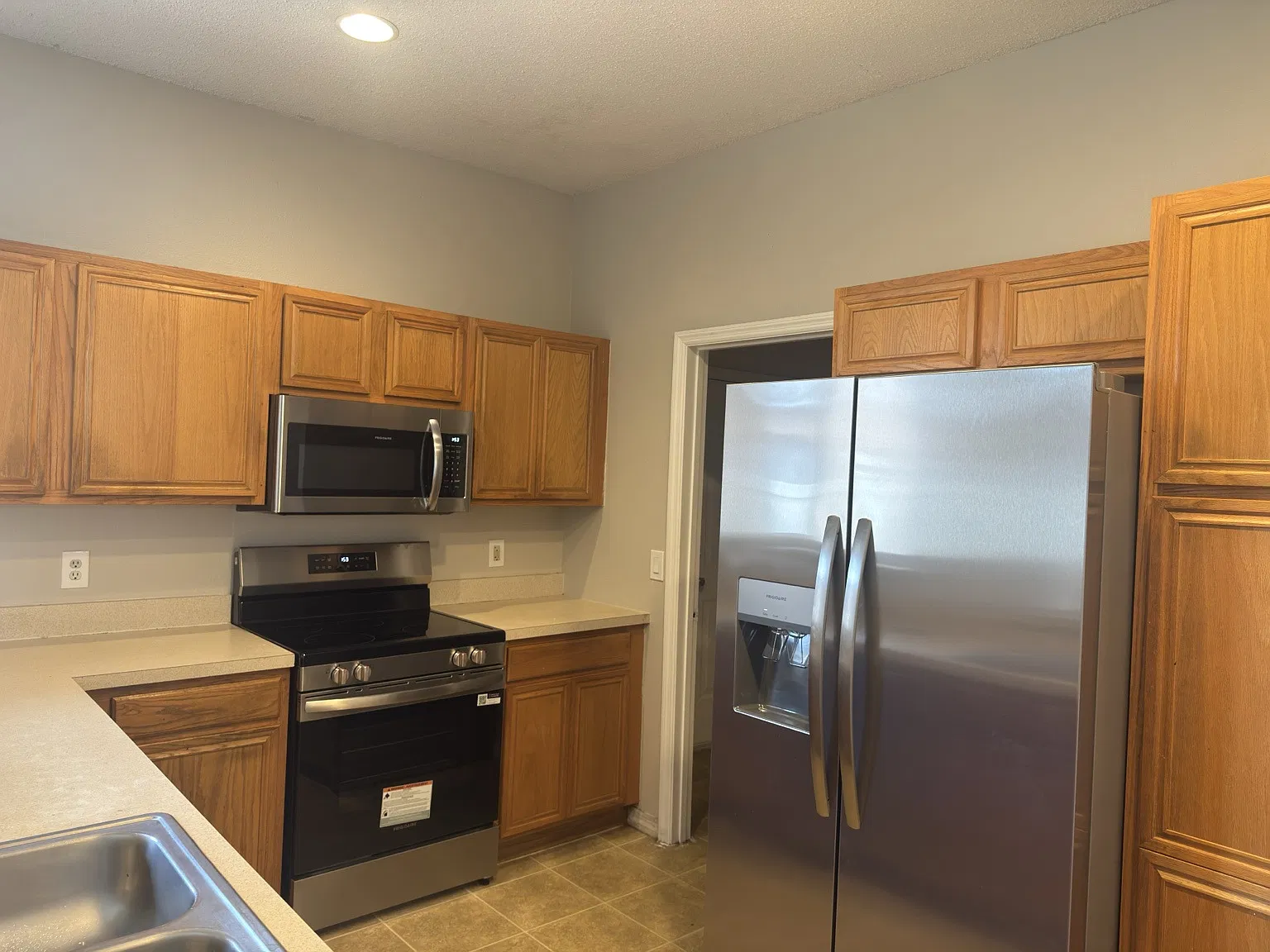 3 bed, 2.5 bath, 2266 sqft, $2,000 — Photo 3