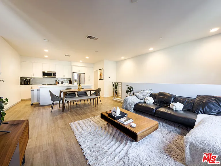 2111 N Cahuenga Blvd #2 — Photo 16