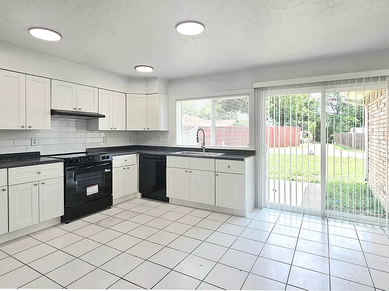 3106 Ridgemoor Dr — Photo 1
