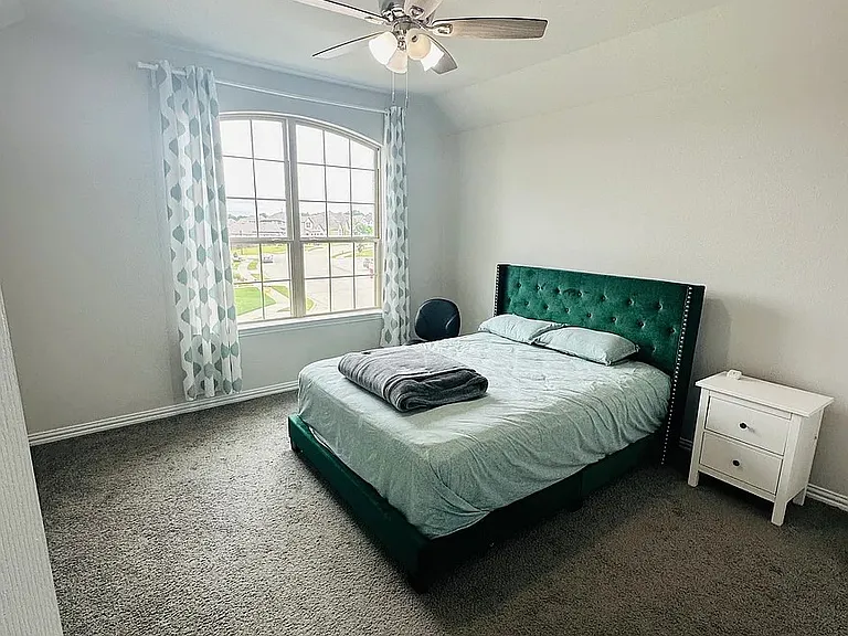 1901 Barnhill Ln — Photo 6