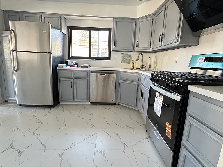 98 Logan Ave #2A — Photo 10