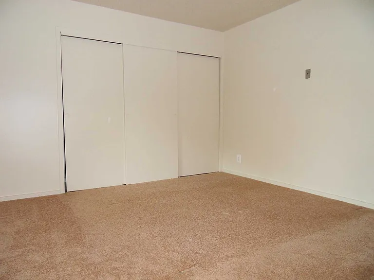 Unit bedroom