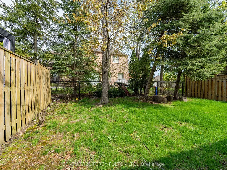 71 Armitage Cres — Photo 37