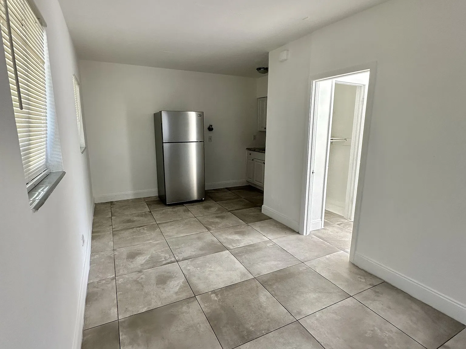 1 bed, 700 sqft, $1,350 — Photo 3