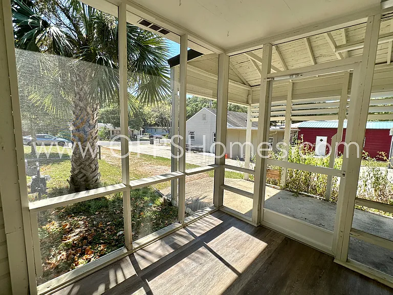 326 Washington Ave — Photo 15
