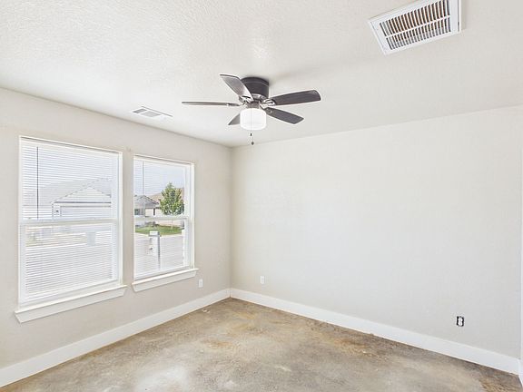 3rd image of 124 Feather Way