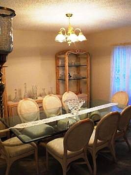 4th image of 32 Perthshire Ln