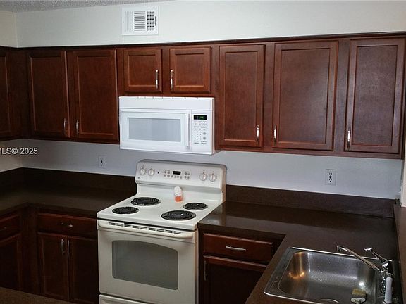 4th image of 7640 Westwood Dr