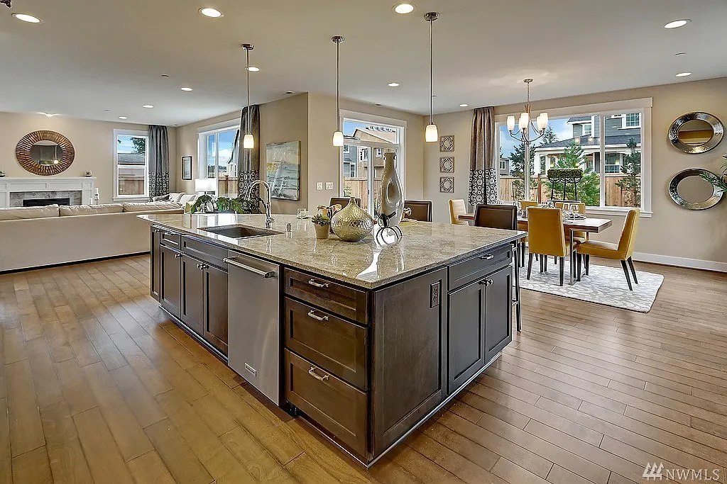 6 bed, 4164 sqft, $6,495 — Photo 4