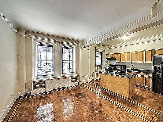 3rd image of 145 E 35th St APT 1FW