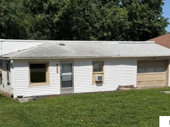 2621 NW 8th St, Lincoln, NE 68521