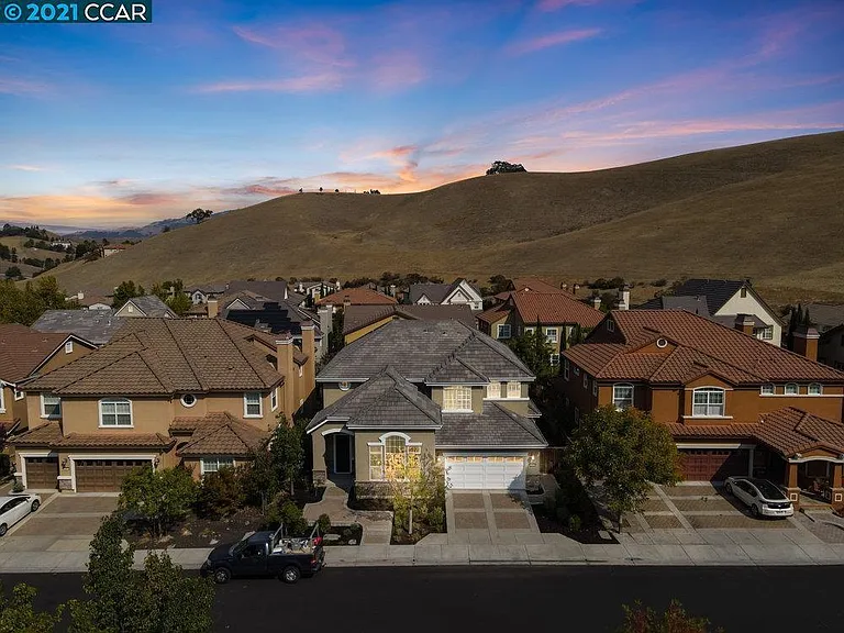 513 Wells Ct — Photo 32