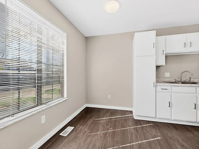 Walnut Woods Apartments — Photo 53