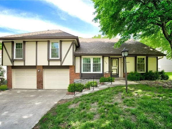10106 NW Mirror Lake Dr, Kansas City, MO 64152
