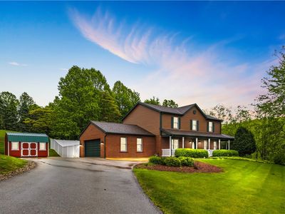 2002 Ridge Rd, Jeannette, PA, 15644