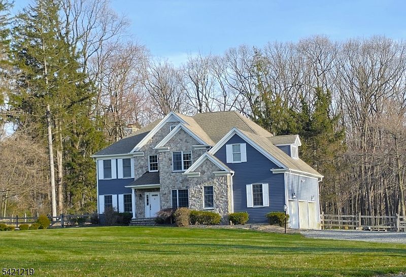 1st image of 93A Bissell Rd