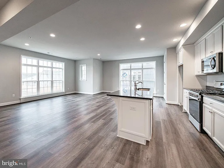 3211 Concord Way — Photo 30