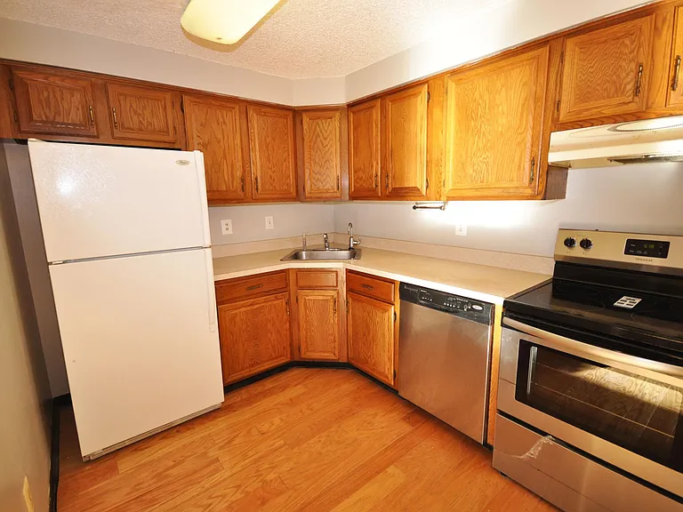 8020 Tamarron Dr — Photo 26