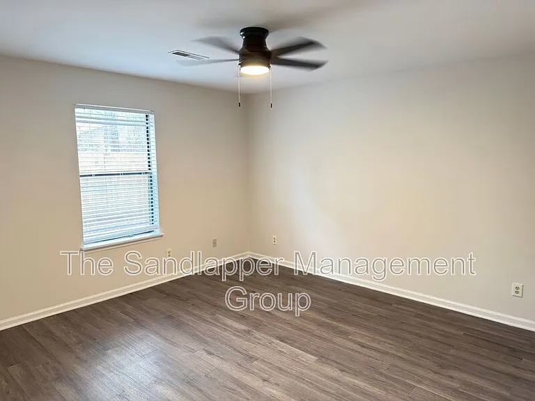 186 Dorchester Manor Blvd #B — Photo 9