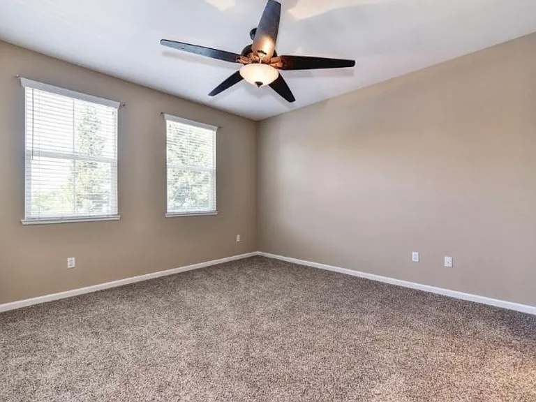 1506 Hudson Cir — Photo 11
