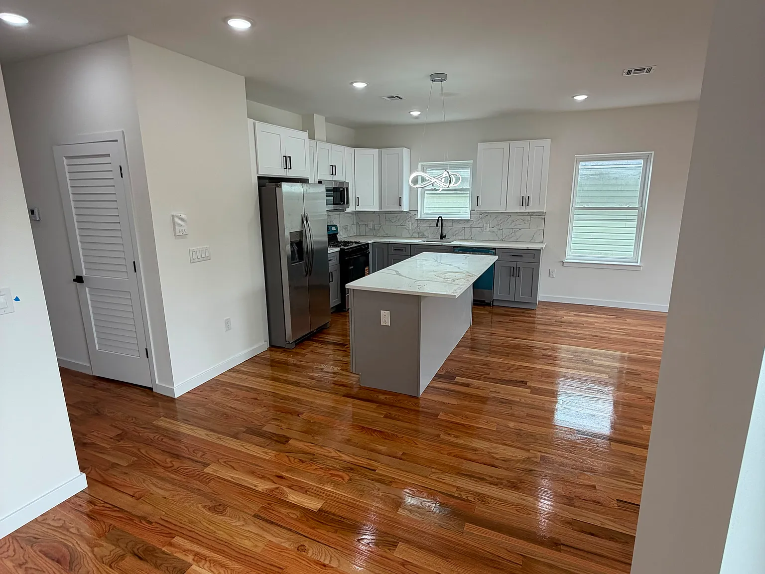 3 bed, 1019 sqft, $2,800 — Photo 3