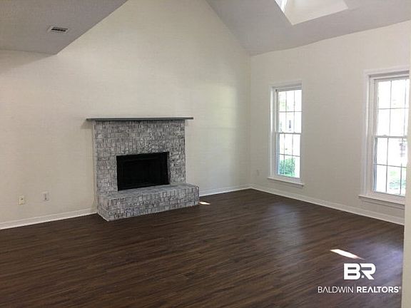 2nd image of 203 Greenbriar Cir N