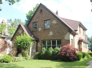 1905 E Beverly Rd, Shorewood, WI 53211