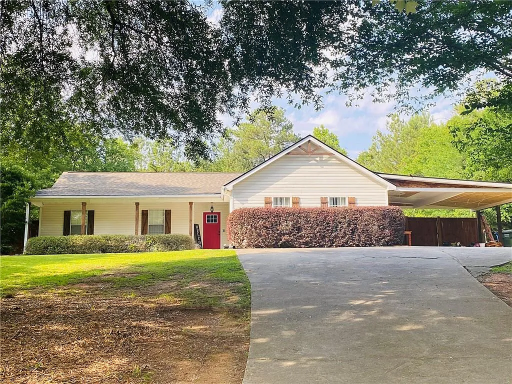 3 bed, 2.0 bath, 1834 sqft, $2,300 — Photo 1