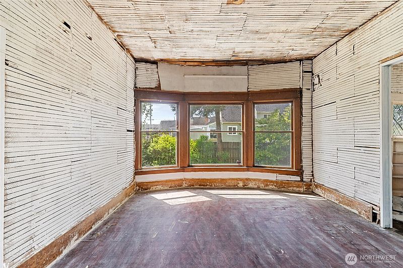 4th image of 901 W Market Street