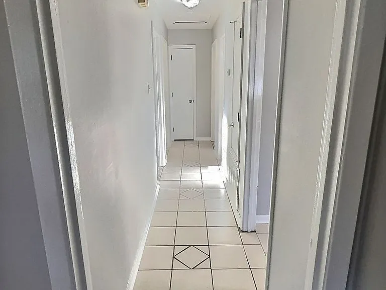 302 Hunter Dr — Photo 8