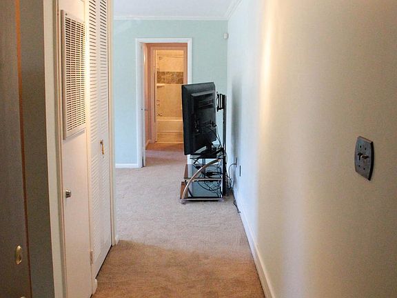 2nd image of 10600 Weymouth St #301