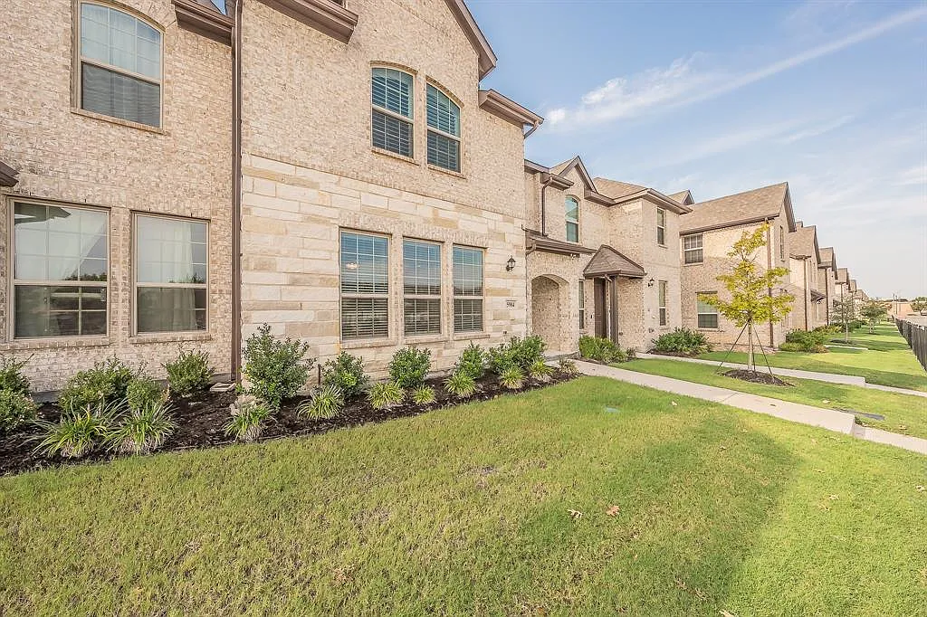 3 bed, 2.5 bath, 1801 sqft, $2,850 — Photo 4
