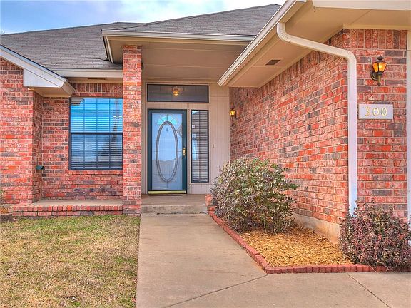 3rd image of 300 Pine Cove Ct