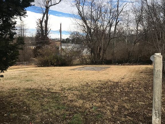 2nd image of 819 Bella Ln
