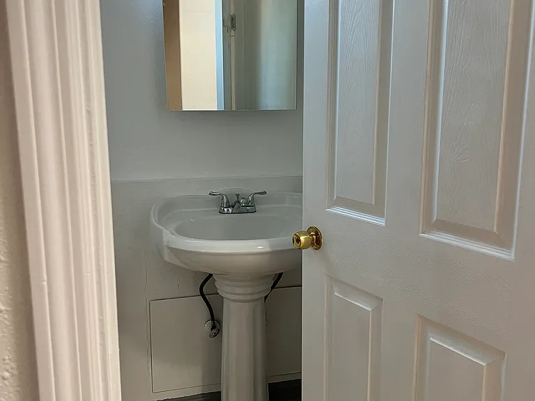 996 Fairwood Ave #2 — Photo 5