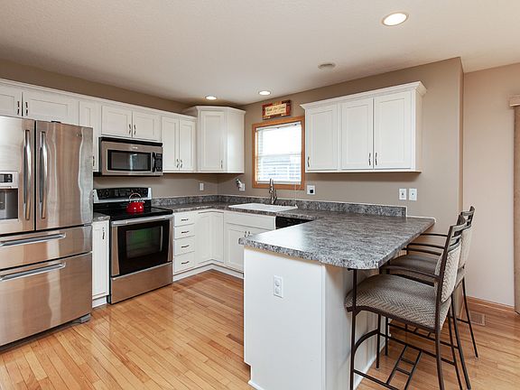 3rd image of 3604 SW Westview Dr
