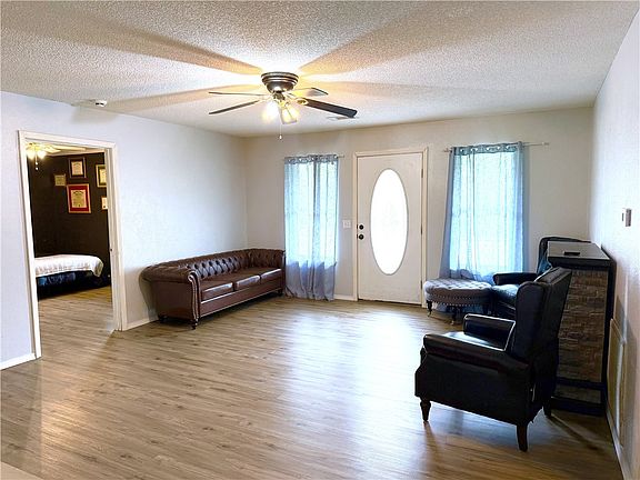 3rd image of 1136 River Rd