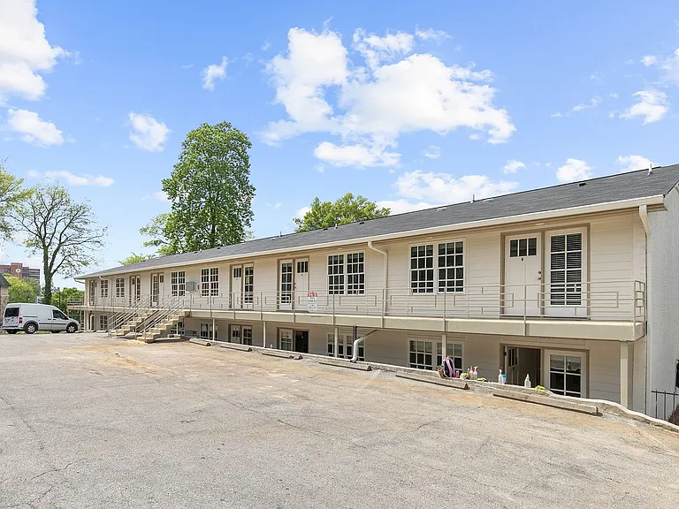 Clairview Apartments — Photo 13