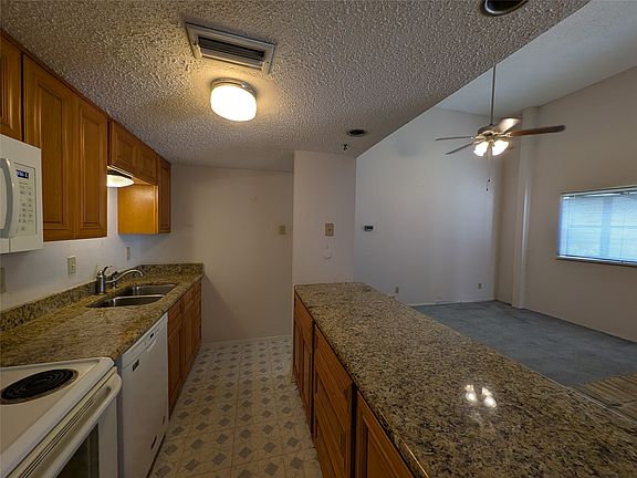 5th image of 1865 Place One Ln