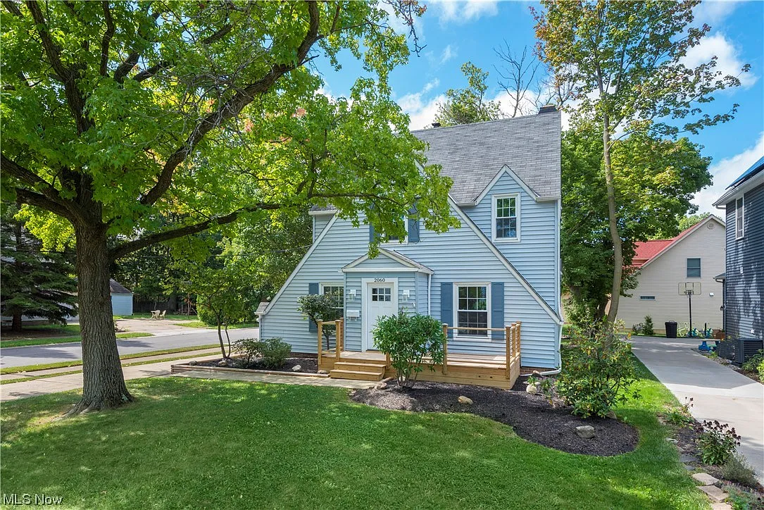 2060 Lakeview Ave photo 1