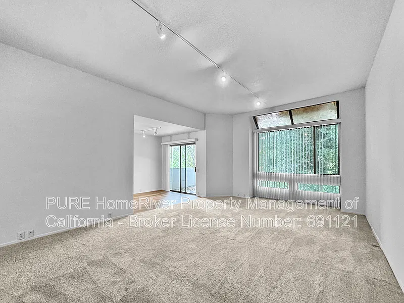 2 bed, 1.0 bath, 1040 sqft, $1,600 — Photo 2