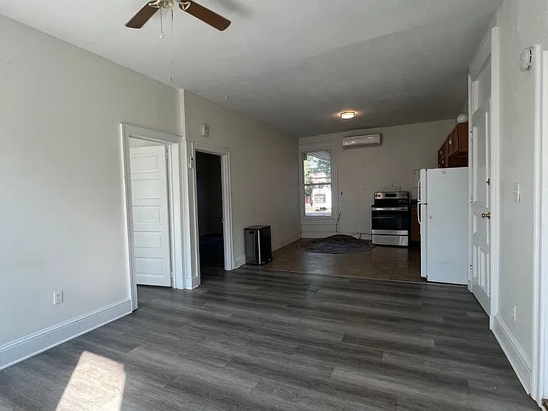 207 - 209 Locust St — Photo 3