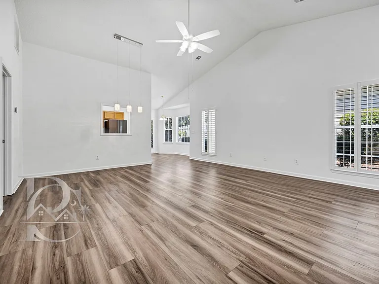112 Ivy Garden Ln — Photo 5