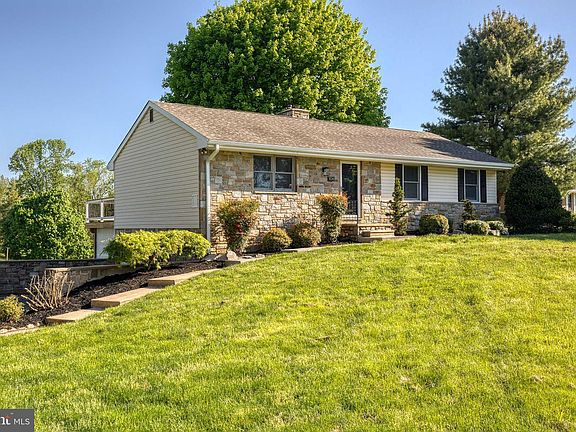 3rd image of 106 Woodlawn Dr