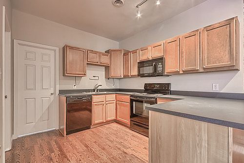 5th image of 4057A Hartford St