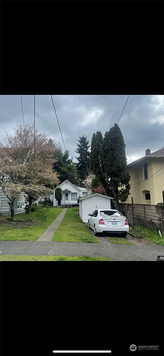3826 Corliss Avenue N photo 1