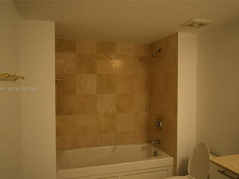 1800 N Bayshore Dr #2310 — Photo 40